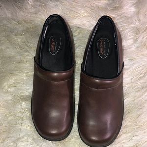 Woman’s. Brown Clogs